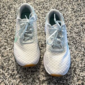 Nike Renew Ride 3 mint and white size 9